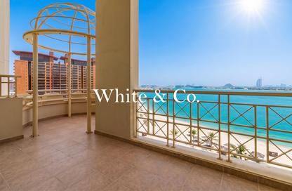 Apartment - 4 Bedrooms - 4 Bathrooms for rent in Al Das - Shoreline Apartments - Palm Jumeirah - Dubai