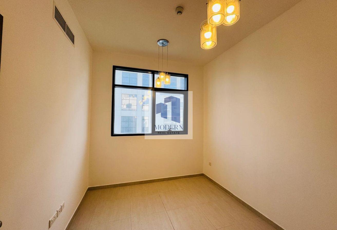 3 BR Apartment with Covered Parking in Dubai photo 11