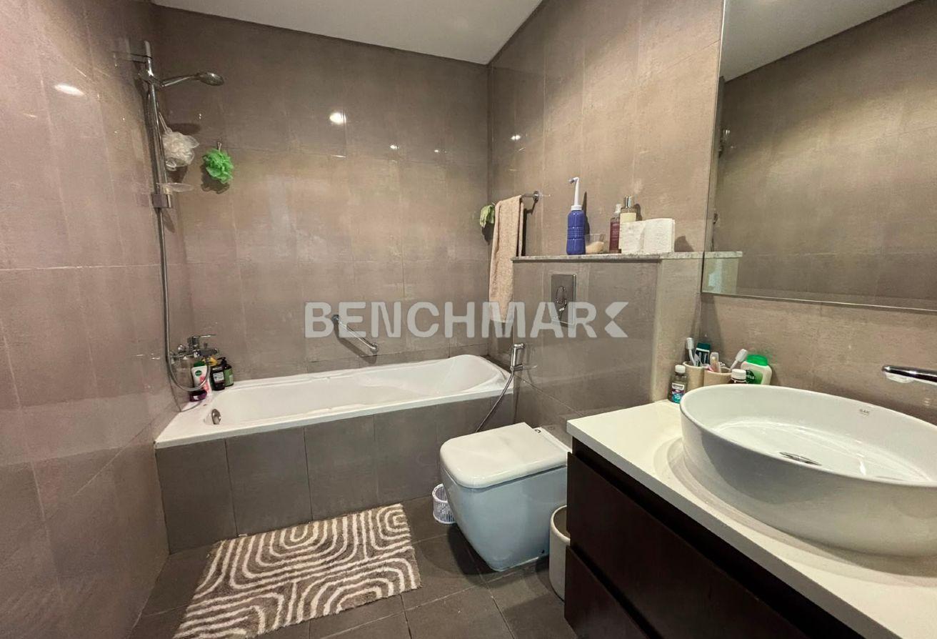 Corner unit | Fully Furnished | Vacant photo 6