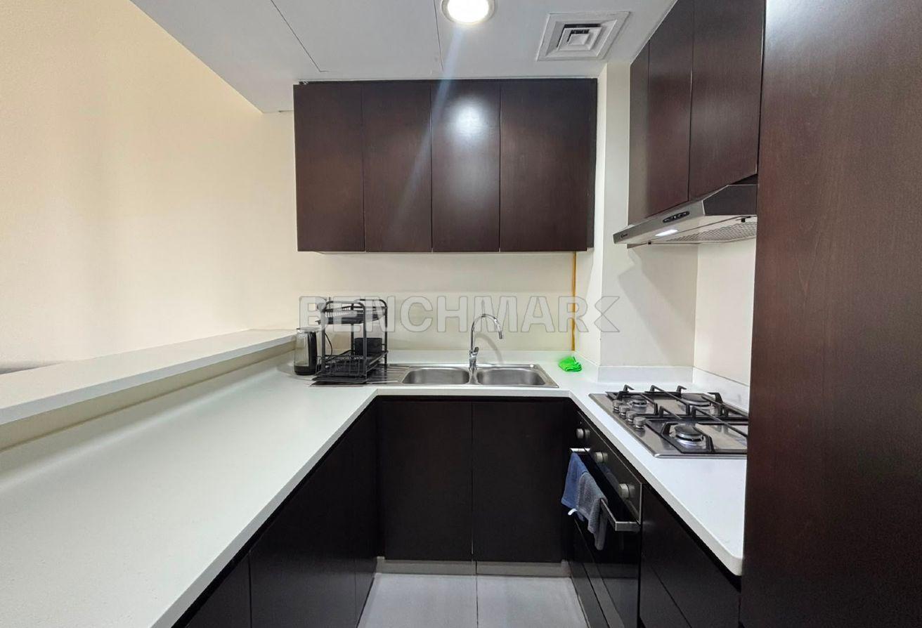 Corner unit | Fully Furnished | Vacant photo 11