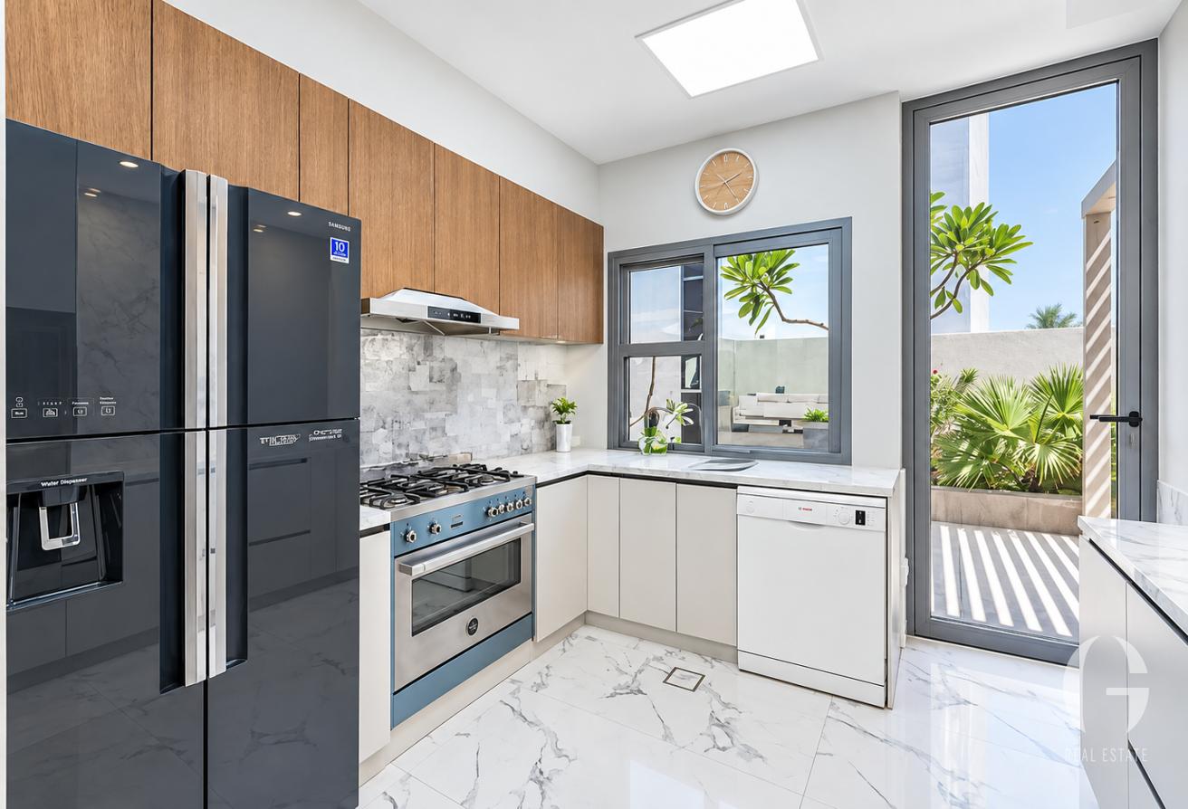 Upgraded Luxury 5BR | Pool | Extended | Modern photo 9