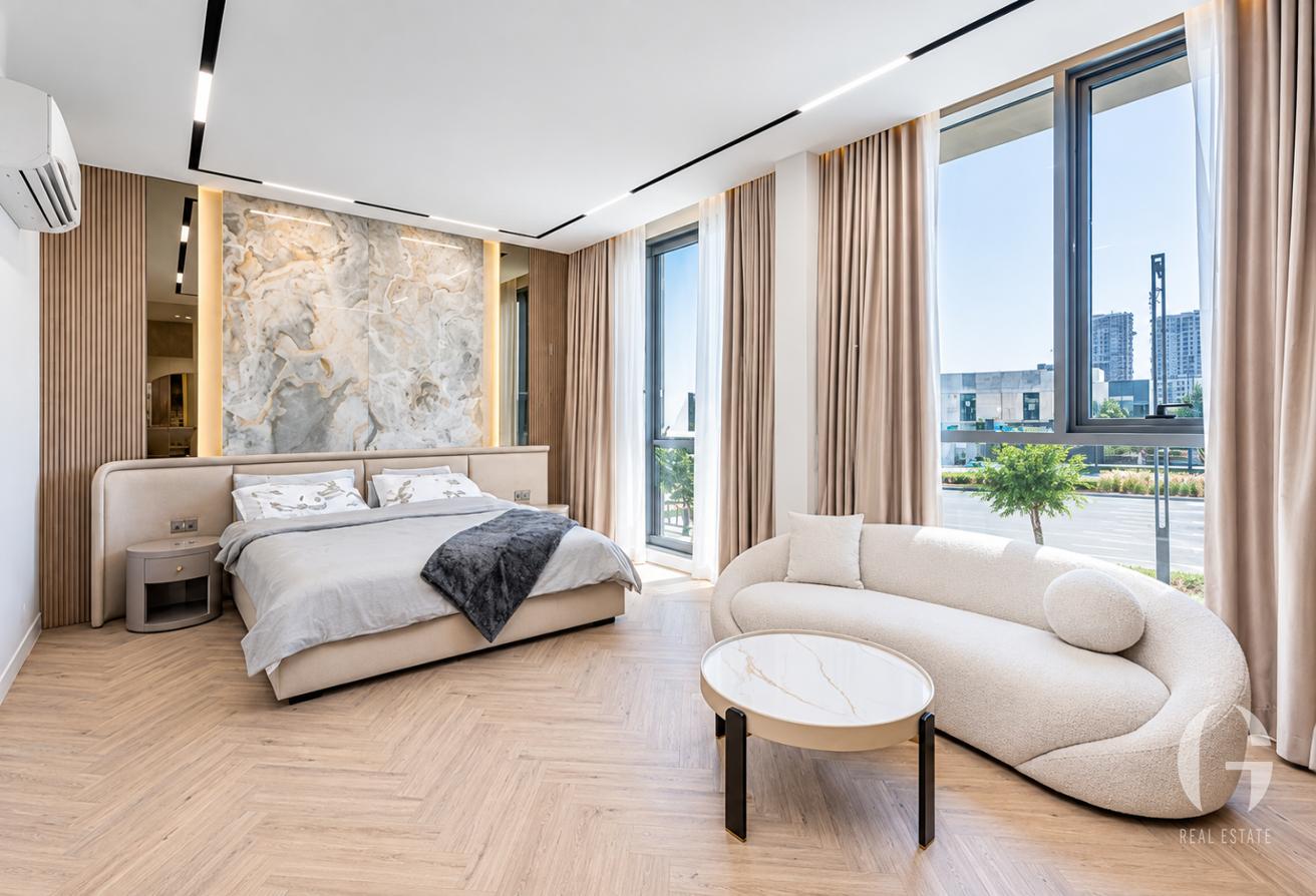 Upgraded Luxury 5BR | Pool | Extended | Modern photo 10
