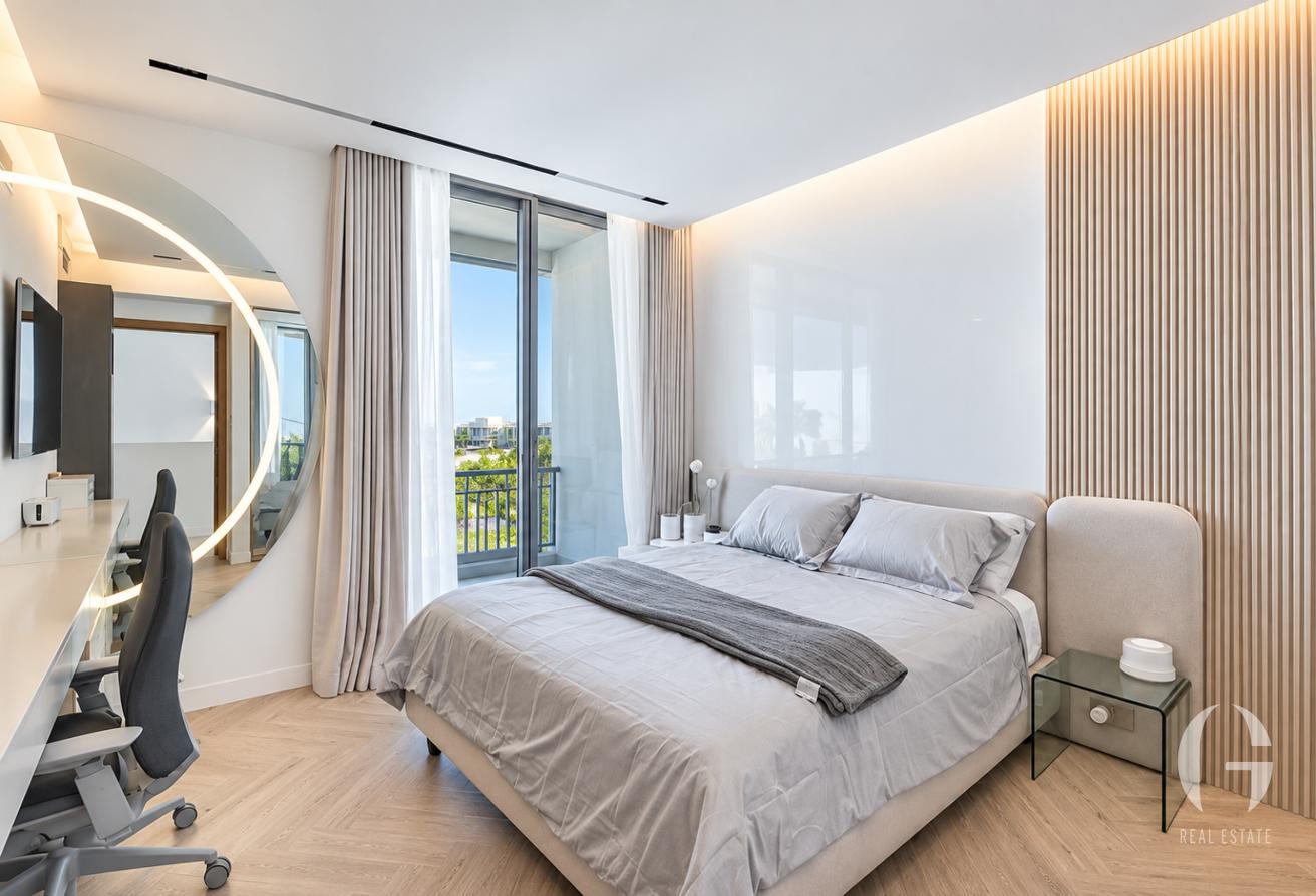 Upgraded Luxury 5BR | Pool | Extended | Modern photo 16