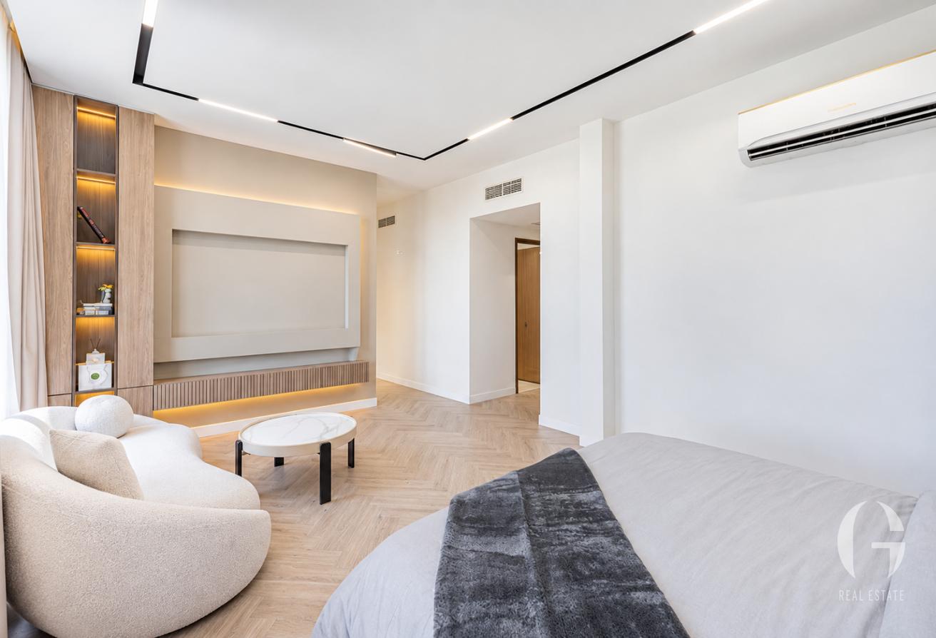 Upgraded Luxury 5BR | Pool | Extended | Modern photo 11