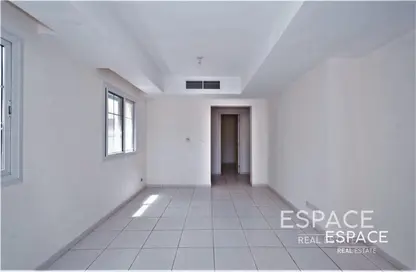 Villa - 2 Bedrooms - 2 Bathrooms for rent in Springs 4 - The Springs - Dubai