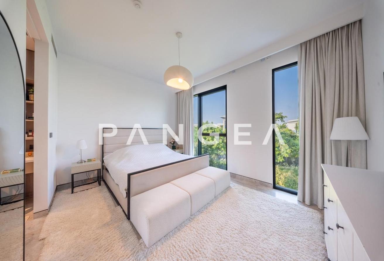 Exclusive | Fully Furnished Private Pool | Park Backing photo 9