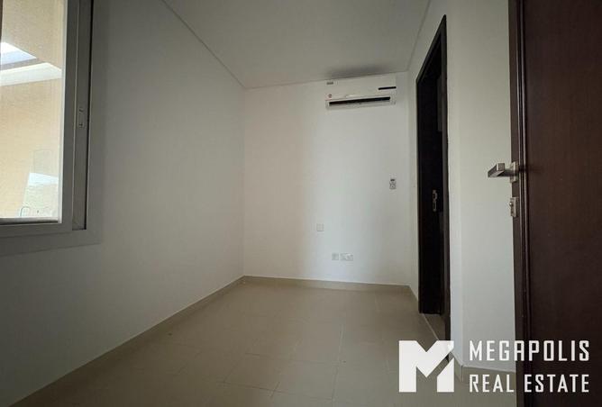 98247353 - Property Image 3
