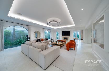 Villa - 5 - 5 for sale in District 1 - Jumeirah Park - Dubai
