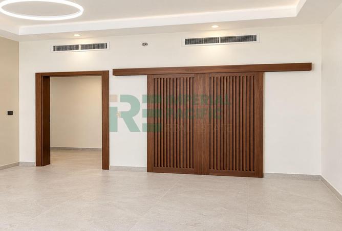 Vacant 1-BR | Closed Kitchen | Walkable to Metro photo 3