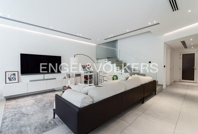 Fully Renovated · 3 Bed + Study · Private Pool — photo 4