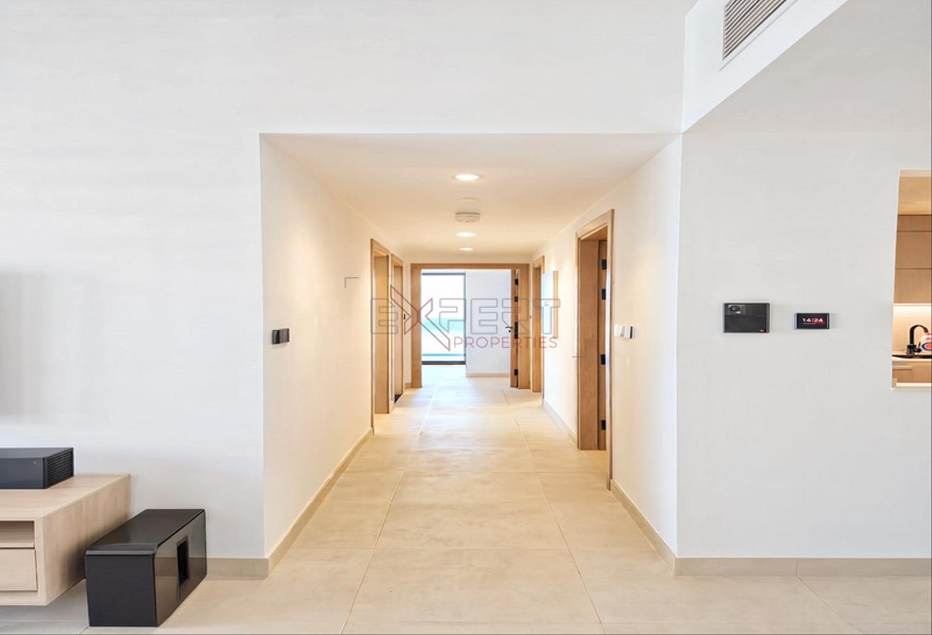 Burj Khalifa View | Luxury Furnished 3BR | Vacant photo 11