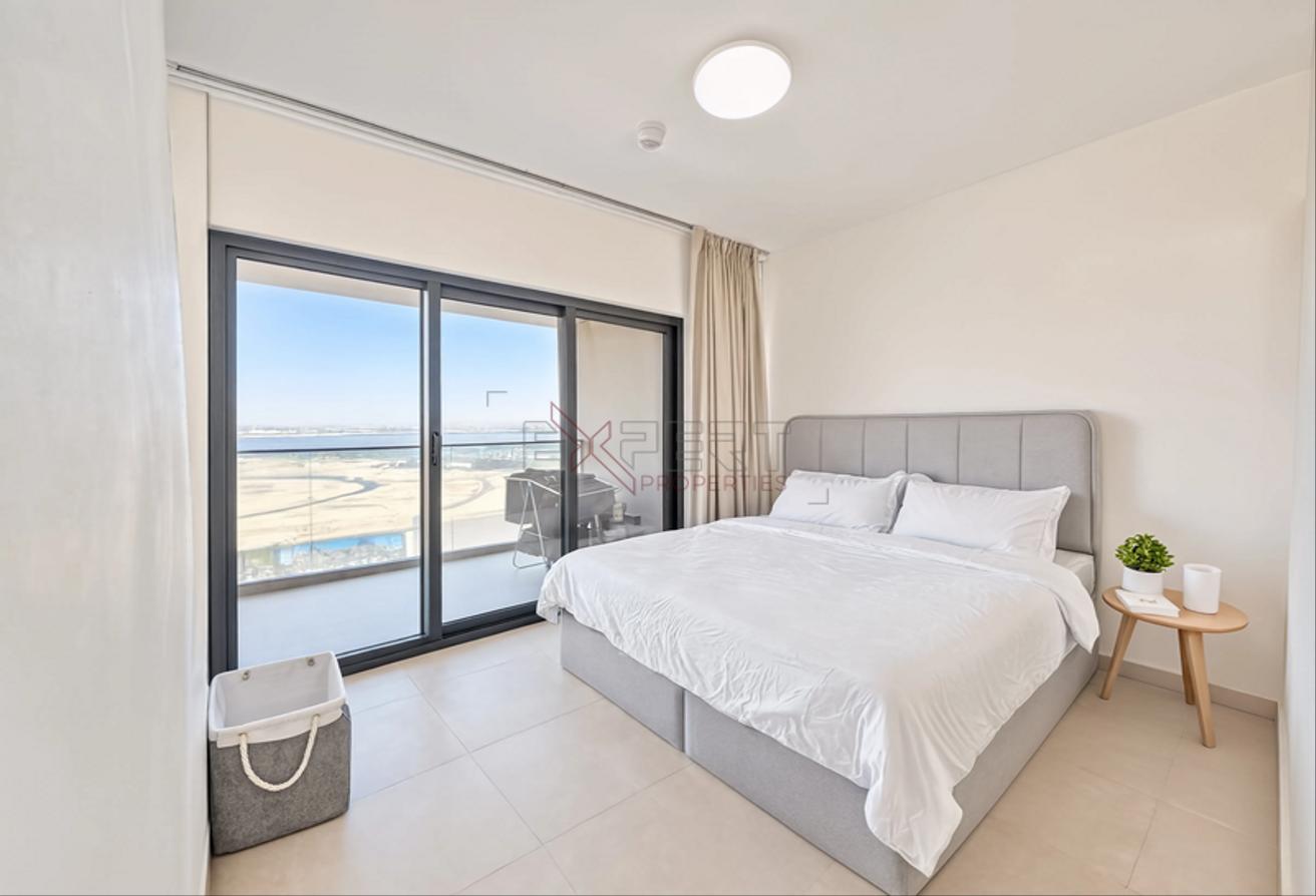 Burj Khalifa View | Luxury Furnished 3BR | Vacant photo 2