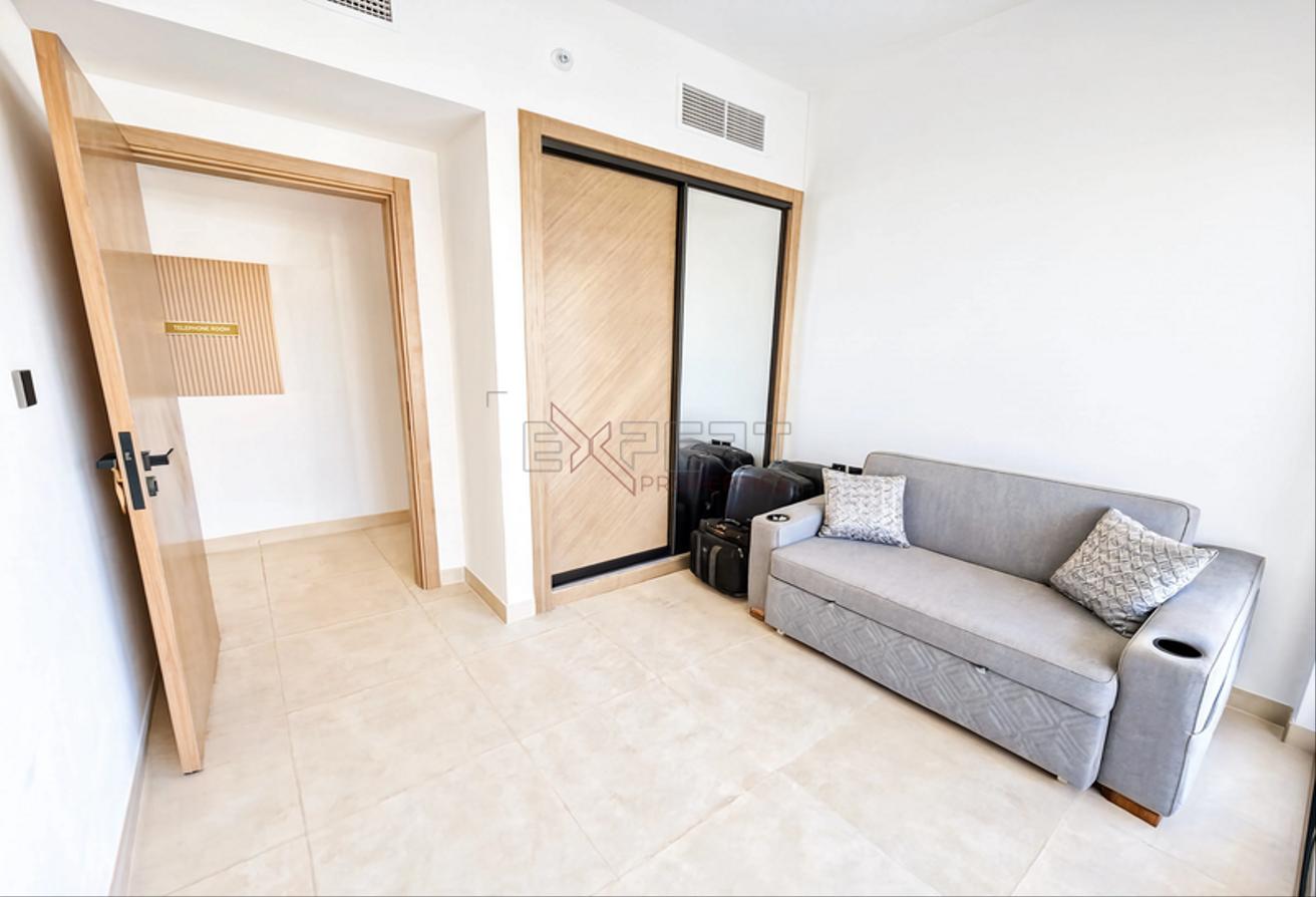 Burj Khalifa View | Luxury Furnished 3BR | Vacant photo 8