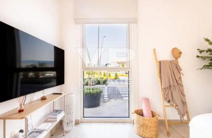 Apartment - Studio - 1 for rent in Waters Edge - Yas Island - Abu Dhabi