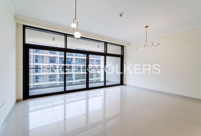 Mid Floor | Vacant | Large Private Terrace photo 2