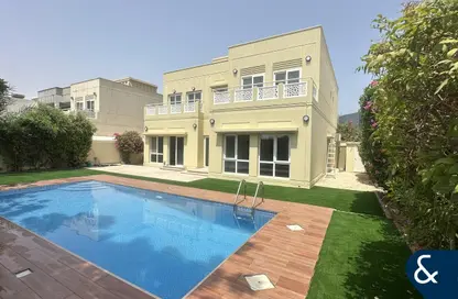 Villa - 5 Bedrooms - 5 Bathrooms for rent in Meadows 1 - Meadows - Dubai