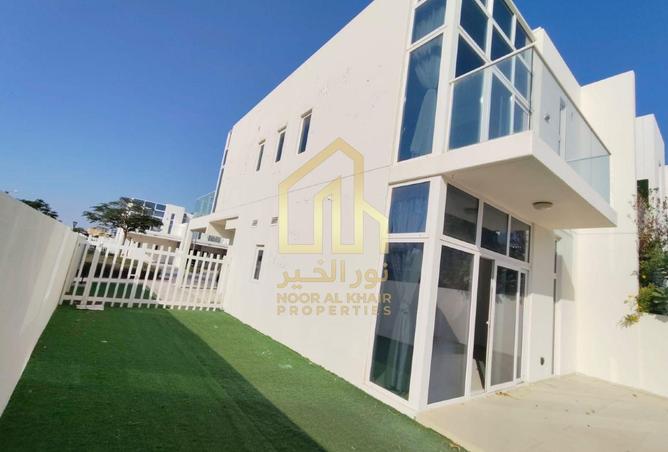 تاون هاوس 3 غرف نوم من داماك مع حديقة خاصة