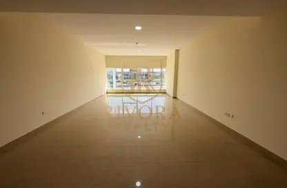 Apartment - 2 Bedrooms - 3 Bathrooms for rent in Infinity Building - Sheikh Zayed Road - Dubai