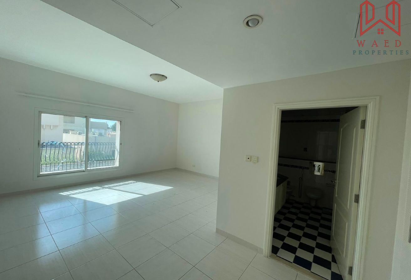 Ready to Move In |Prime Villa with Private Garden photo 9