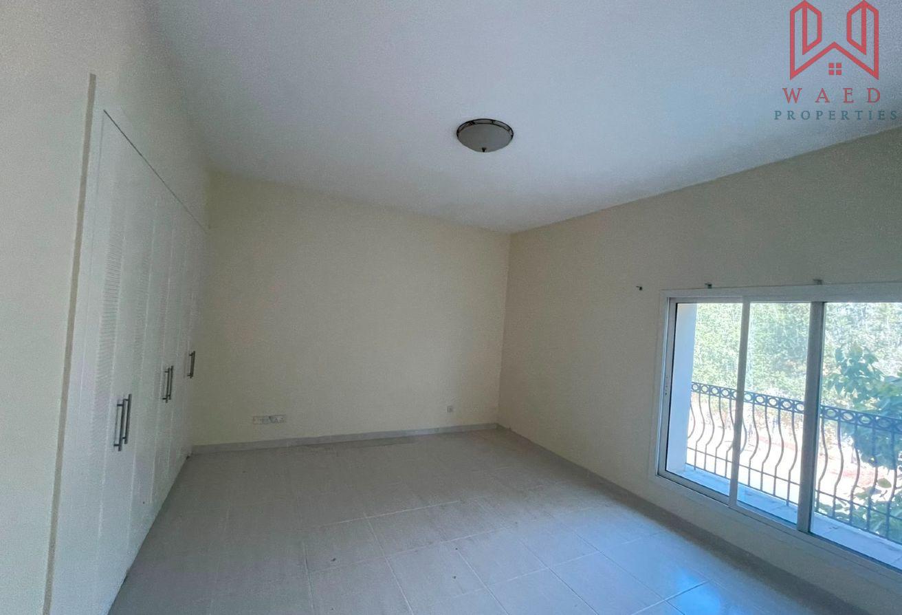 Ready to Move In |Prime Villa with Private Garden photo 8
