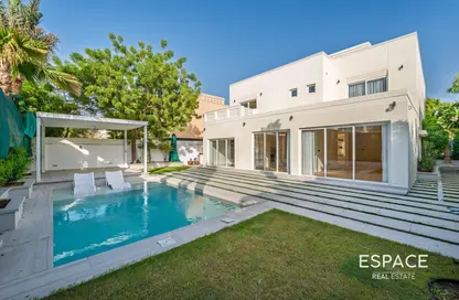 Villa - 5 Bedrooms - 4 Bathrooms for sale in Meadows 2 - Meadows - Dubai