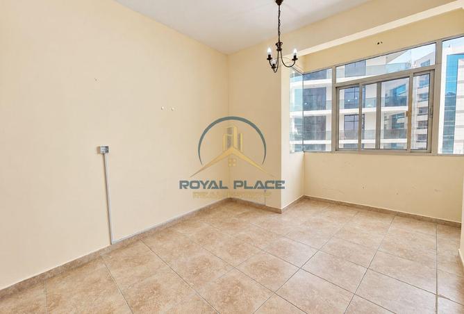 Bright | Prime Location | Vacant | Best Offer
