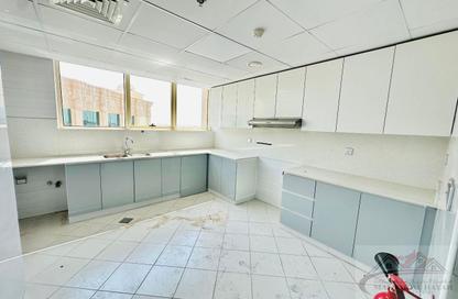 Apartment - 3 Bedrooms - 4 Bathrooms for rent in Muwaileh 29 Building - Muwaileh - Sharjah