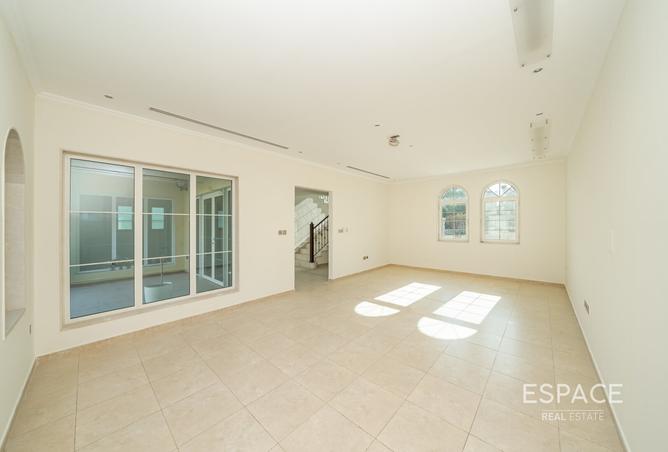 141928001 - Property Image 3