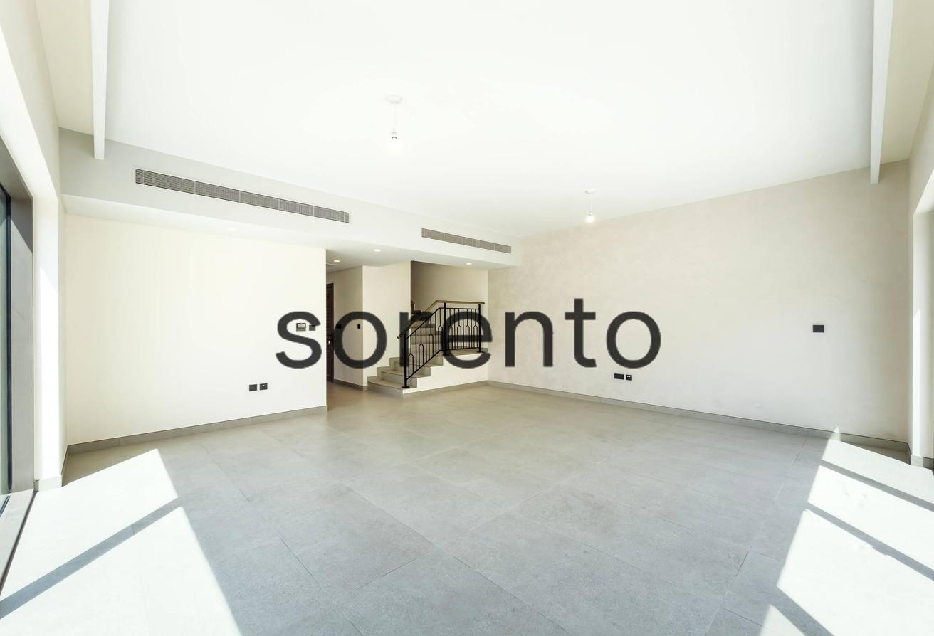 Single Row | 5 Bed Townhouse | End Unit photo 3