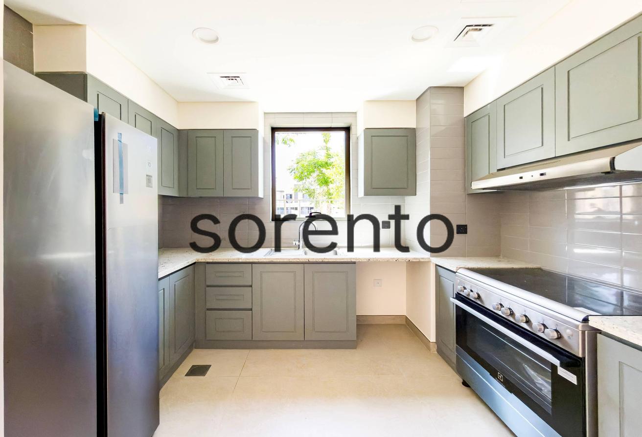 Single Row | 5 Bed Townhouse | End Unit photo 5