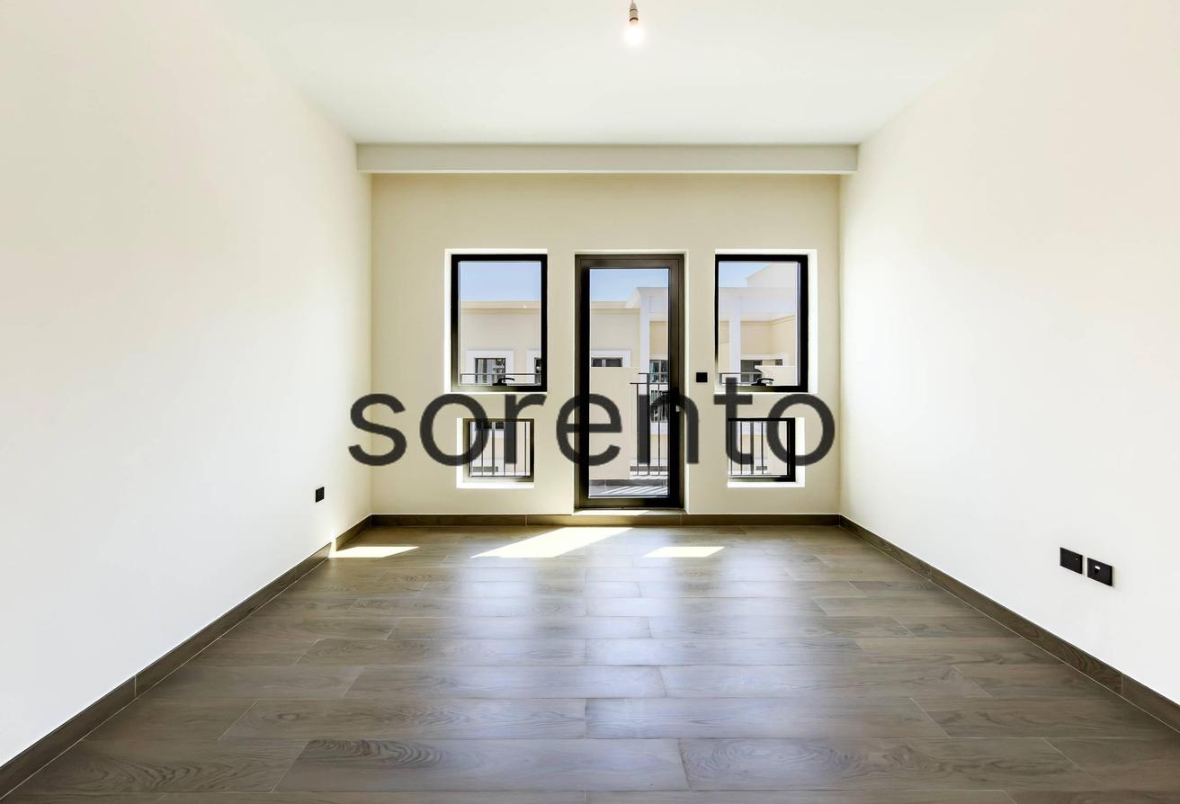 Single Row | 5 Bed Townhouse | End Unit photo 16