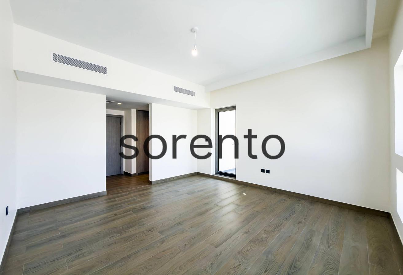 Single Row | 5 Bed Townhouse | End Unit photo 12