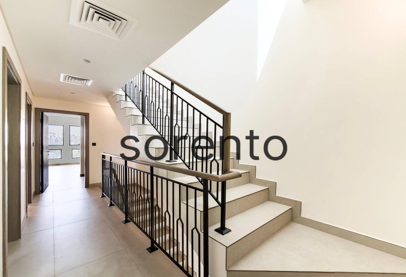 Single Row | 5 Bed Townhouse | End Unit photo 18