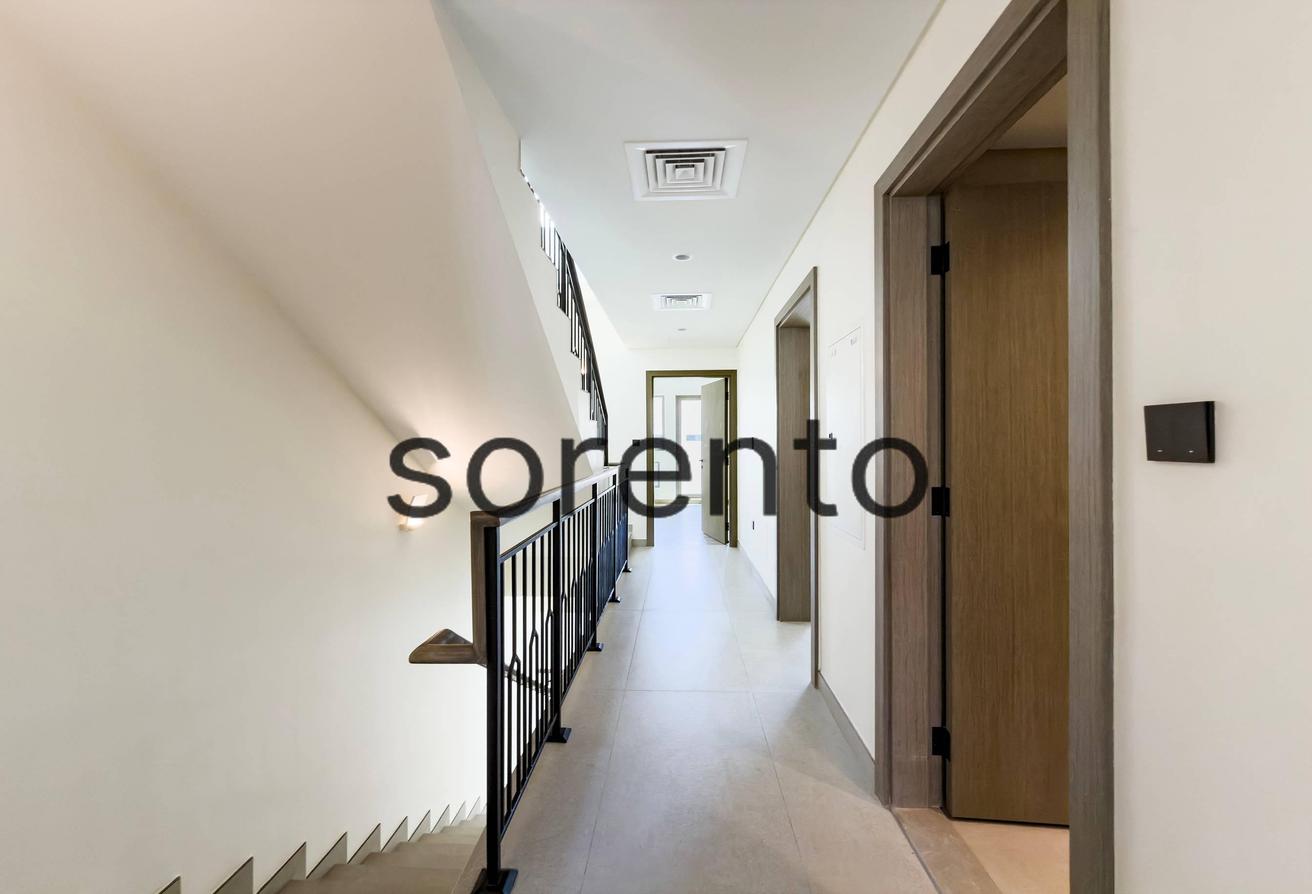Single Row | 5 Bed Townhouse | End Unit photo 6