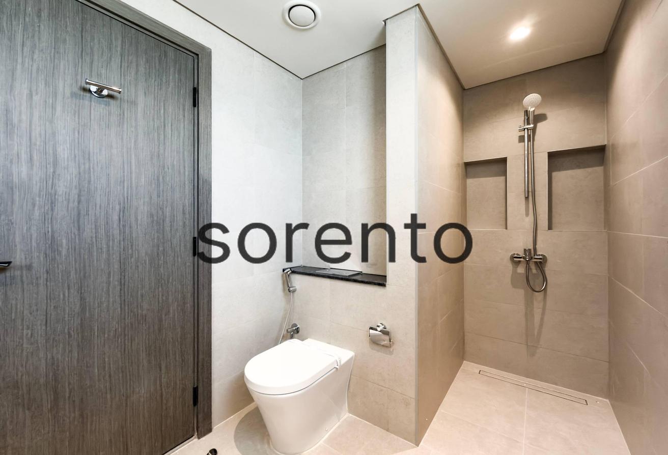 Single Row | 5 Bed Townhouse | End Unit photo 9