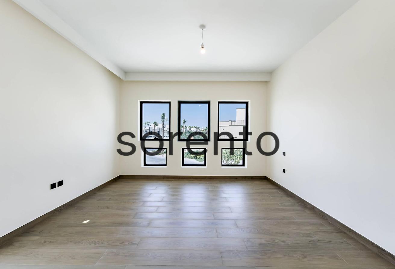 Single Row | 5 Bed Townhouse | End Unit photo 7