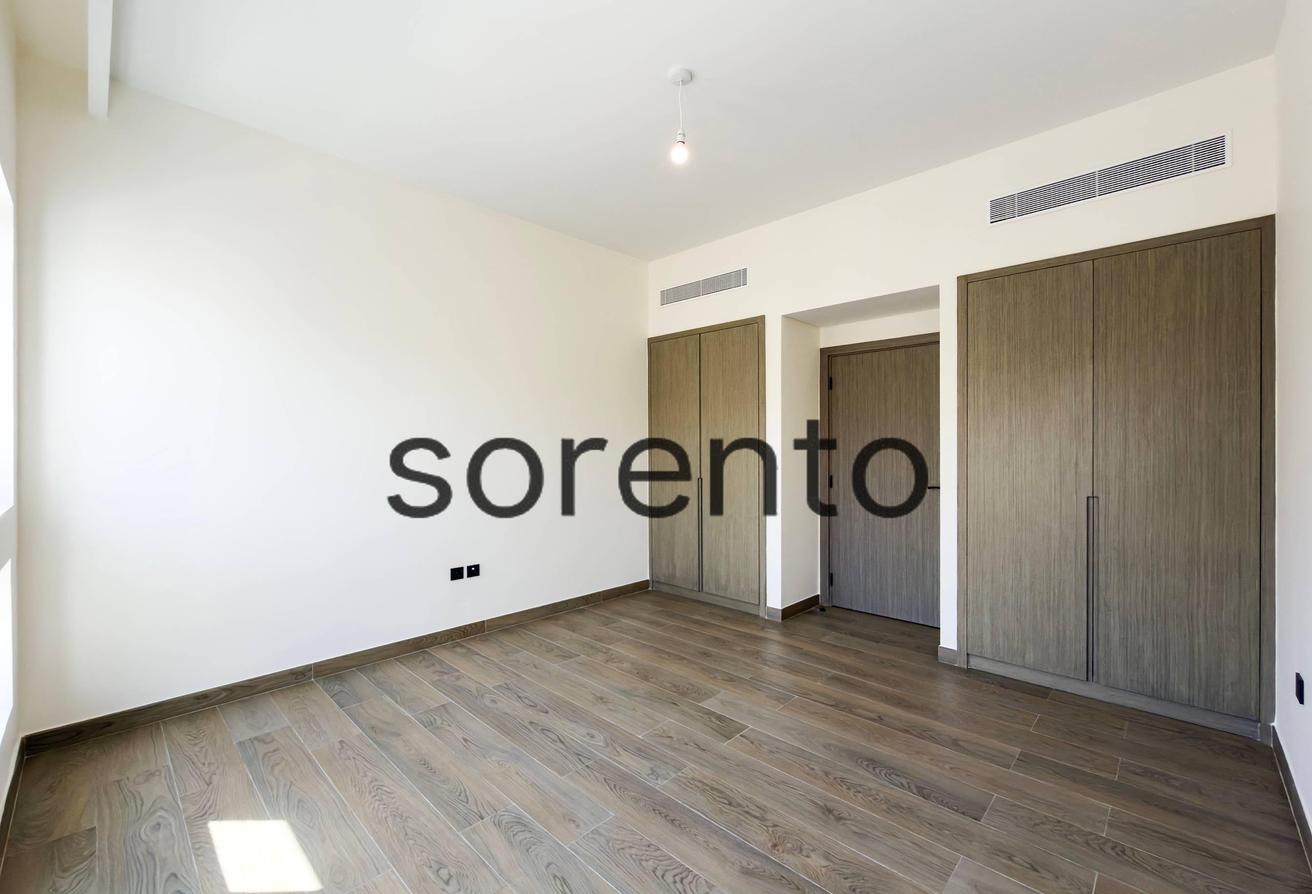 Single Row | 5 Bed Townhouse | End Unit photo 17
