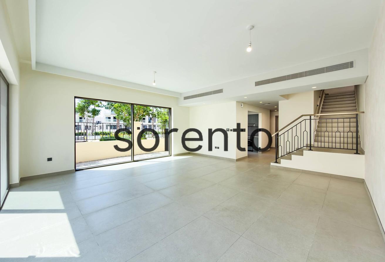Single Row | 5 Bed Townhouse | End Unit photo 4