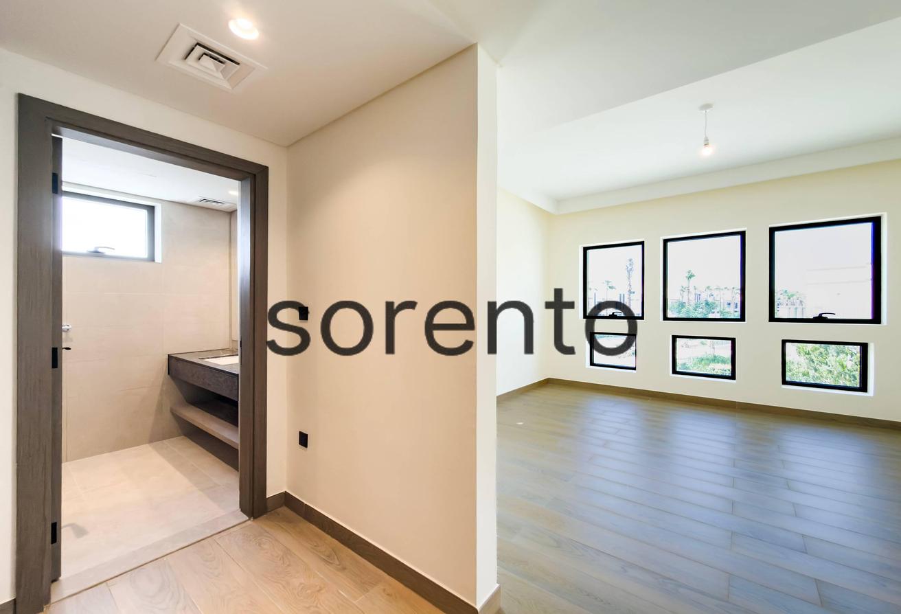 Single Row | 5 Bed Townhouse | End Unit photo 13