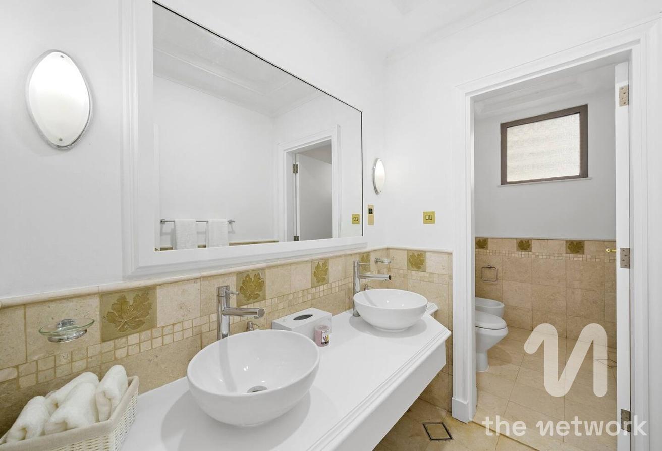 Upgraded Garden Home | 4 Beds | Furnished photo 14