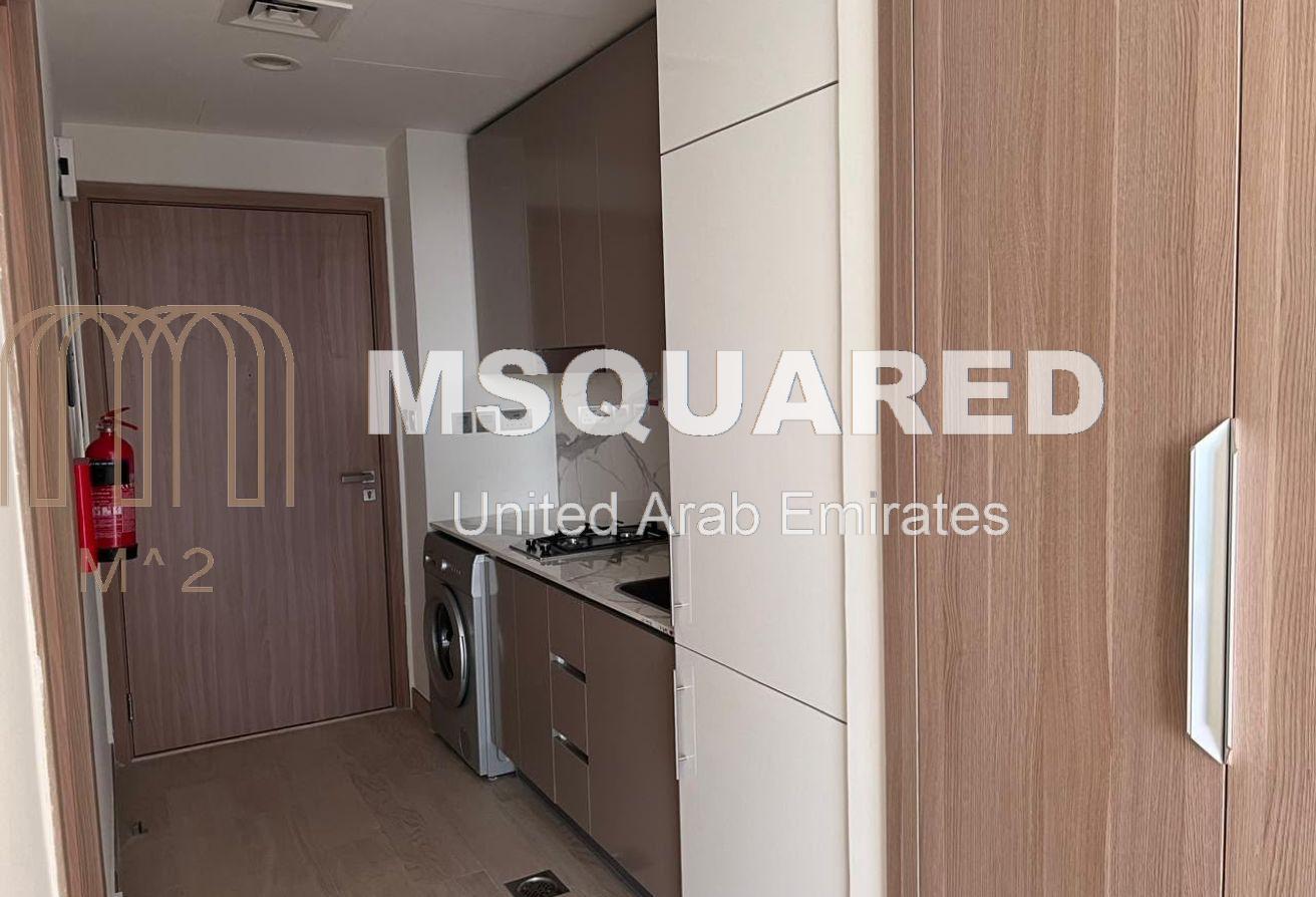 ready to move | Spacious Unit | Community View photo 6