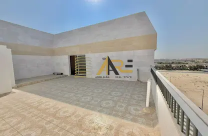 شقة - 2 غرف نوم - 3 حمامات للايجار في الزاهية - تجارية مويلح - الشارقة