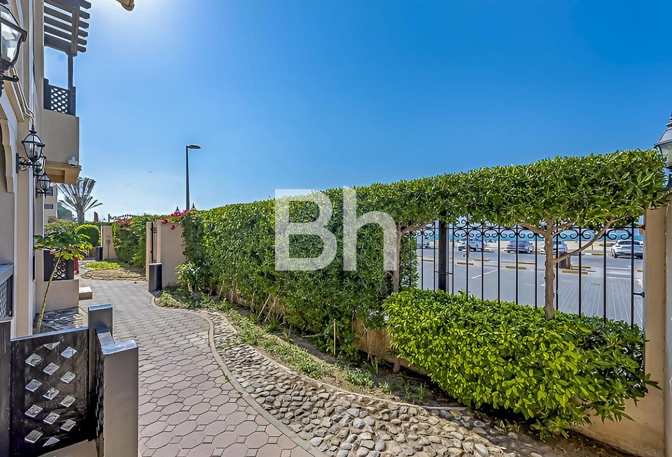 Beach Front | 3 Bedroom Duplex | Garden photo 4