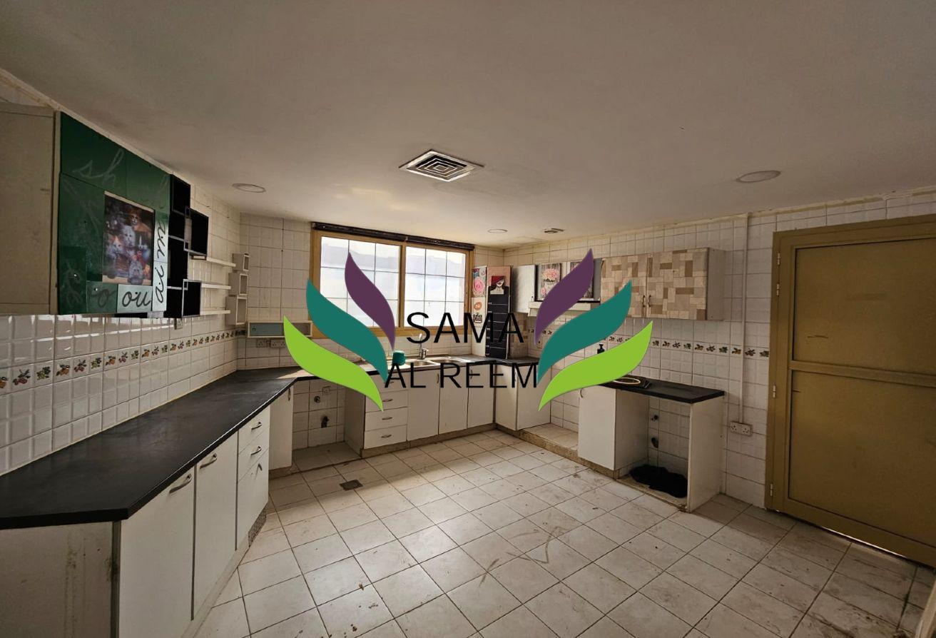 Spacious | 5 Bed+Maid Villa | Al Safa 1 photo 8