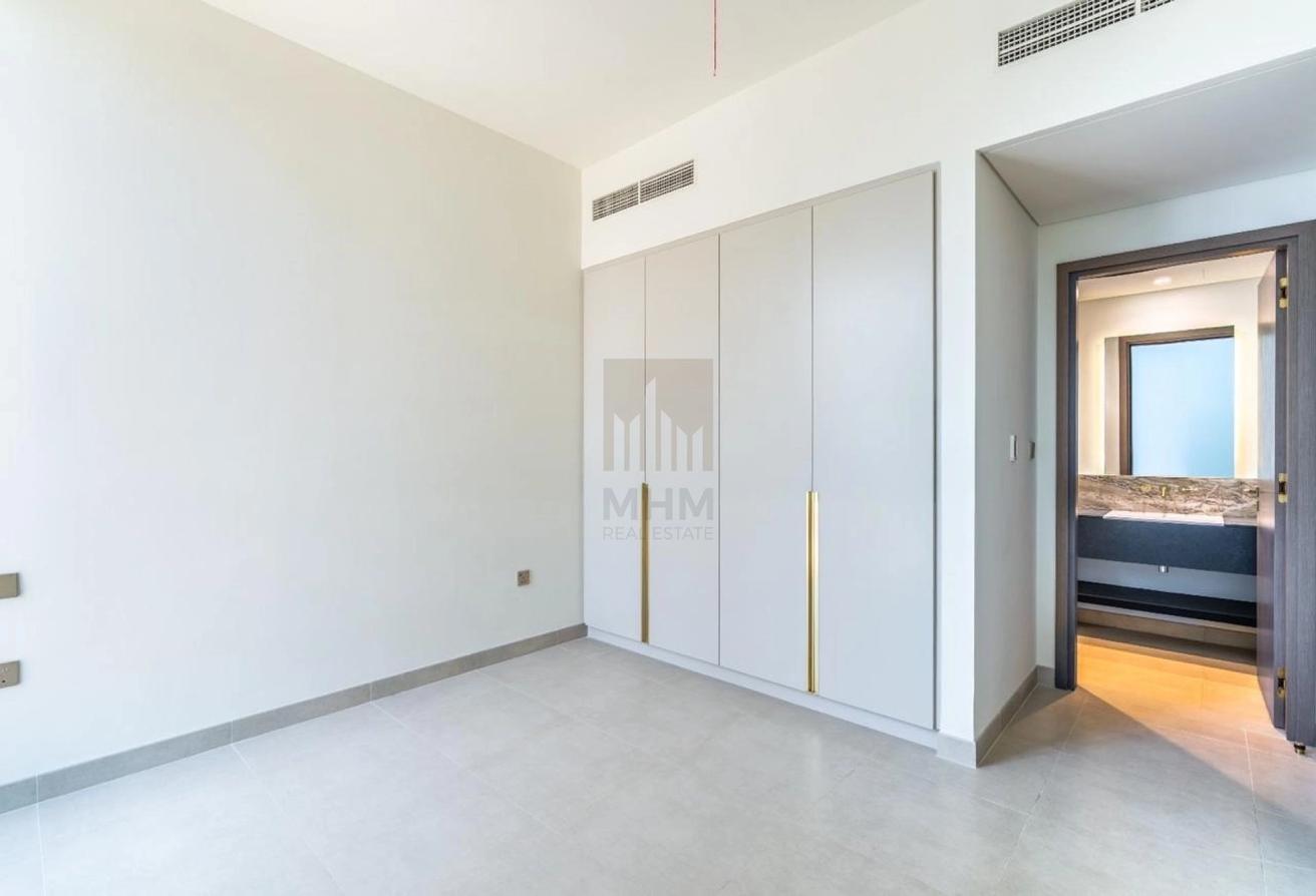 Corner Unit | Single Row | Pool and Park Backing photo 5