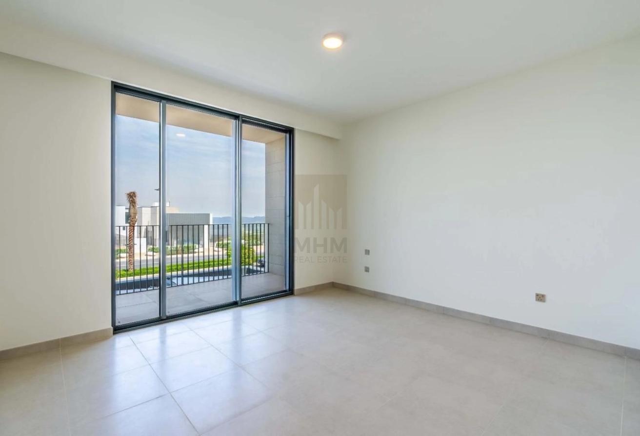 Corner Unit | Single Row | Pool and Park Backing photo 4