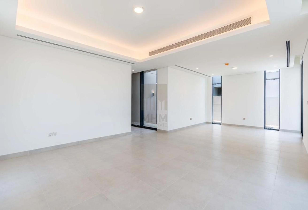 Corner Unit | Single Row | Pool and Park Backing photo 3