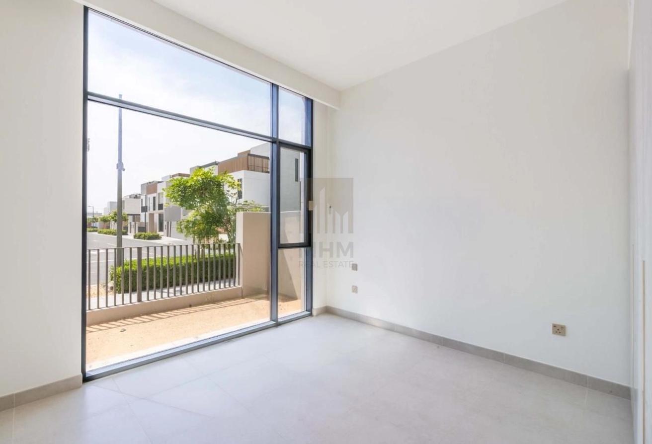 Corner Unit | Single Row | Pool and Park Backing photo 12