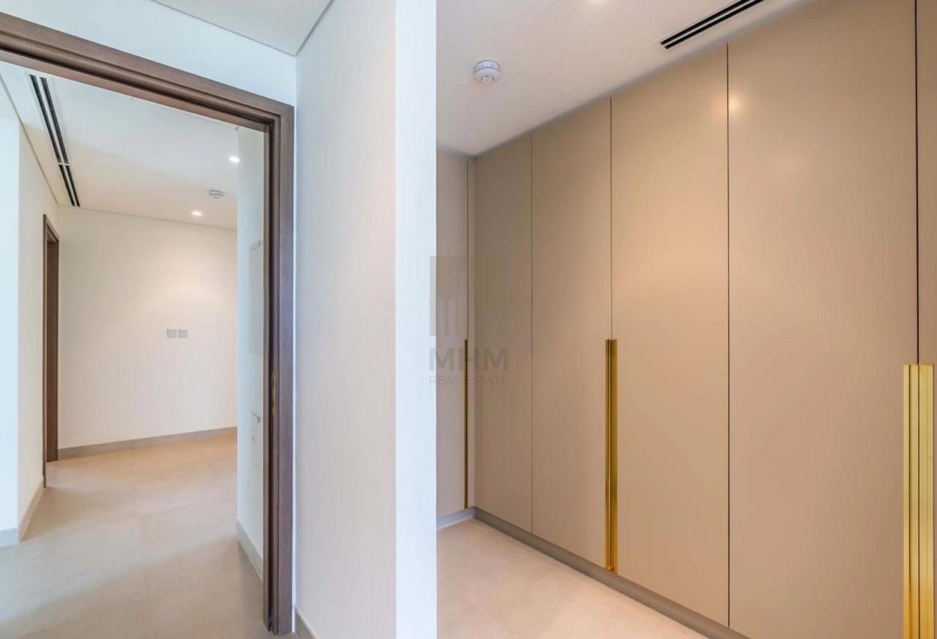 Corner Unit | Single Row | Pool and Park Backing photo 15