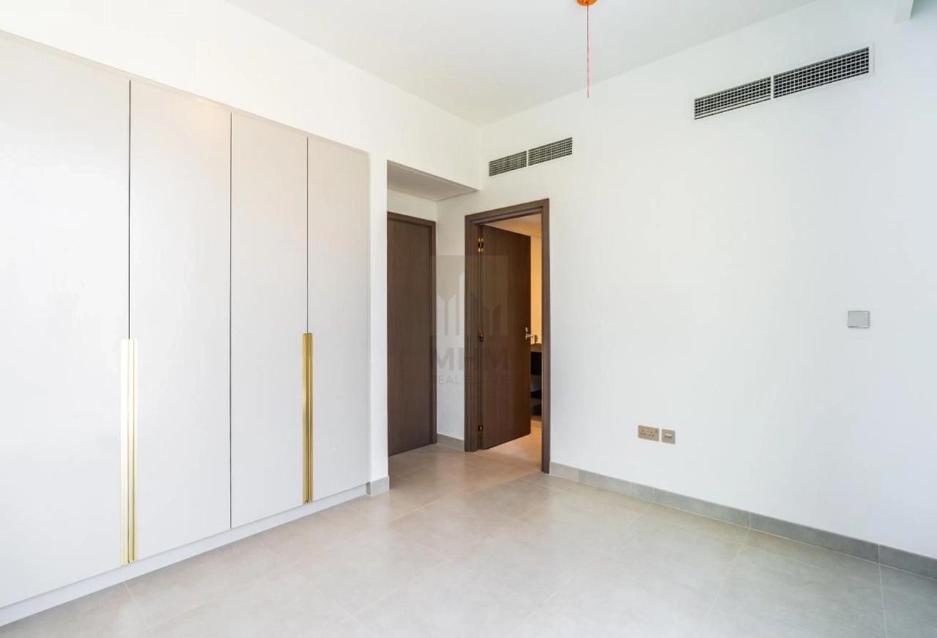 Corner Unit | Single Row | Pool and Park Backing photo 10